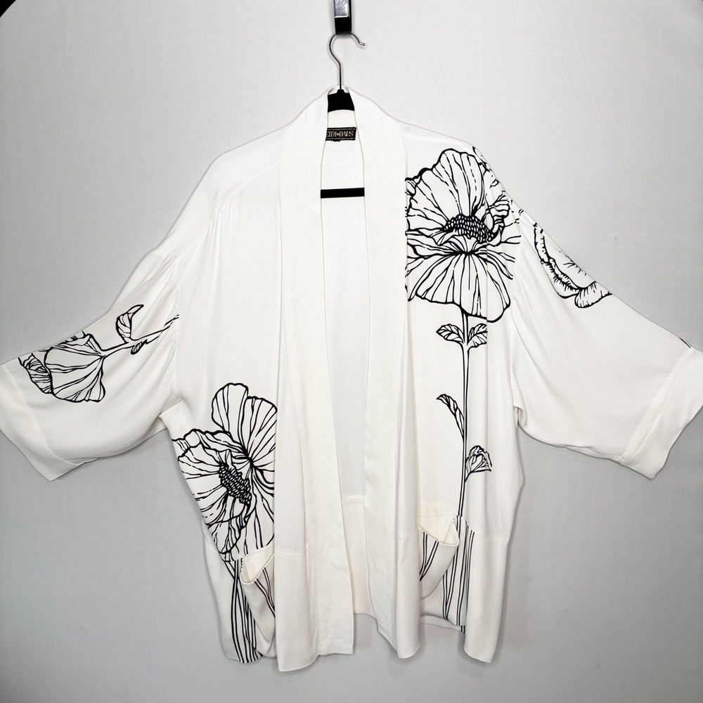 Heidi Daus Kimono Tunic Topper White Black Floral Poppy Pockets Size 3X - Picture 13 of 13